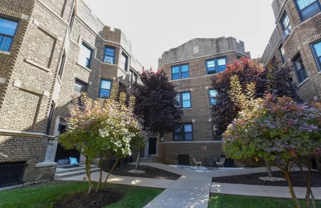 2 Bedroom Lakeview Apartment