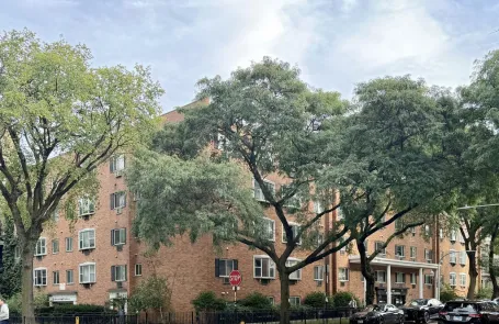 1 Bedroom Lakeview Apartment