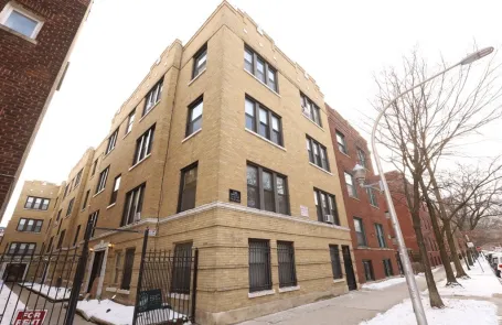 1 Bedroom Lakeview Apartment