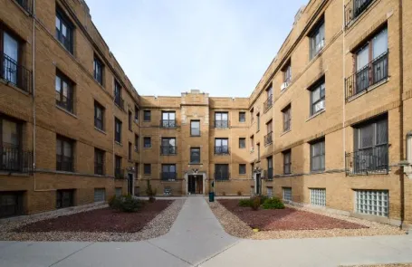 1 Bedroom Lakeview Apartment
