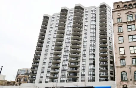 1 Bedroom Lincoln Park Apartment