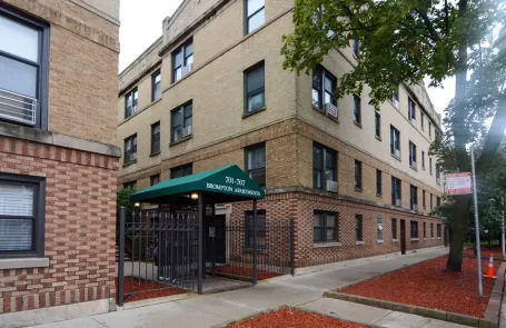 1 Bedroom Lakeview Apartment