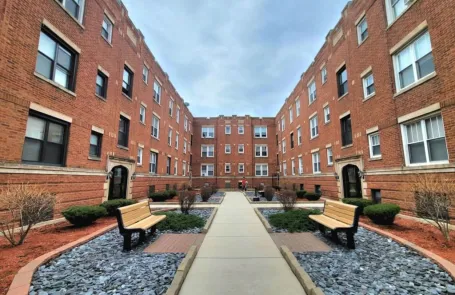 1 Bedroom Lakeview Apartment