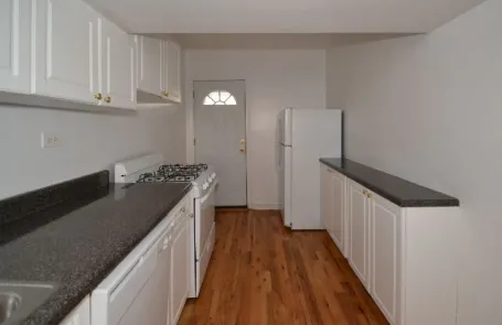2 Bedroom Lakeview Apartment
