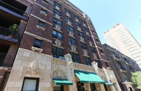 1 Bedroom Lakeview Apartment