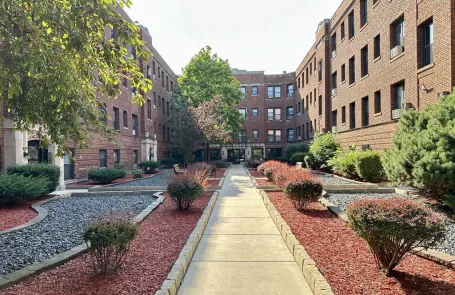 2 Bedroom Lakeview Apartment
