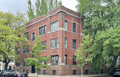 1 Bedroom Lakeview Apartment