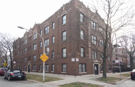 1 Bedroom Lakeview Apartment