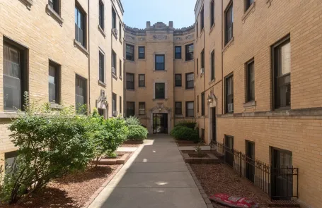 Studio Lincoln Park Apartment