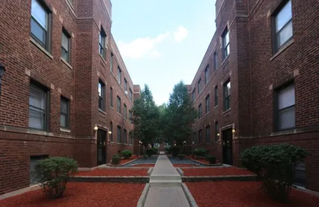 1 Bedroom Lakeview Apartment