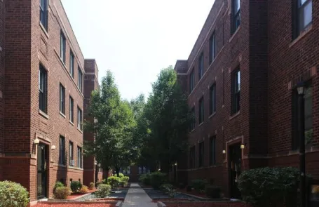 1 Bedroom Lakeview Apartment