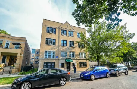 1 Bedroom Lakeview Apartment