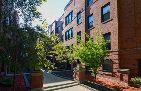 2 Bedroom Wrigleyville Apartment
