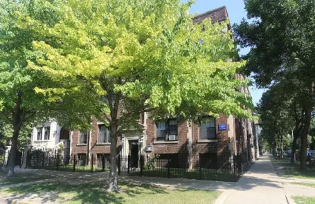 1 Bedroom Lakeview Apartment