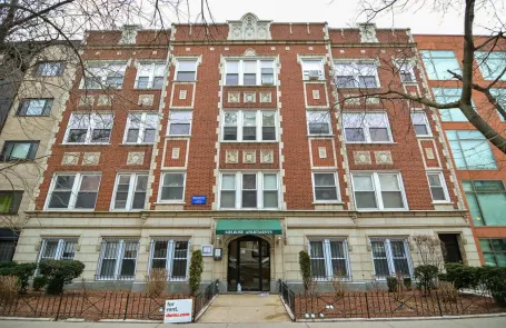1 Bedroom Lakeview Apartment