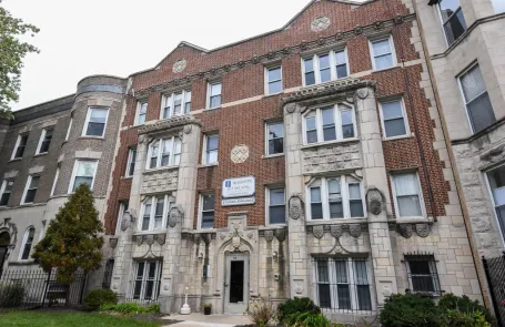 Studio Sheridan Park Apartment