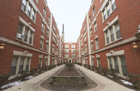 1 Bedroom Lakeview Apartment