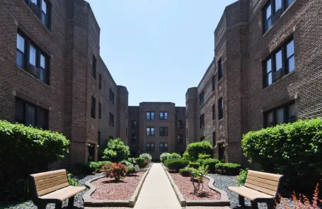 1 Bedroom Lakeview Apartment