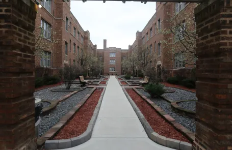 1 Bedroom Lakeview Apartment