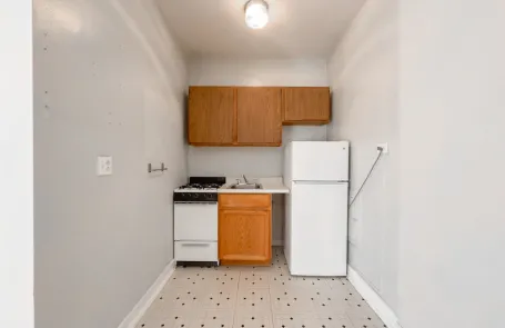 1 Bedroom Lakeview Apartment