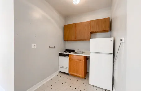 1 Bedroom Lakeview Apartment