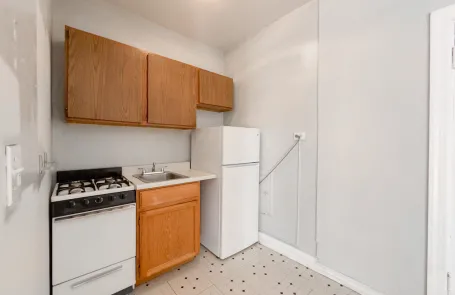 1 Bedroom Lakeview Apartment