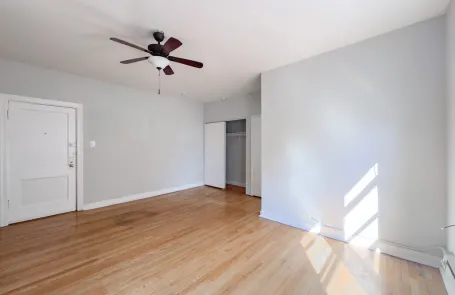 1 Bedroom Lakeview Apartment