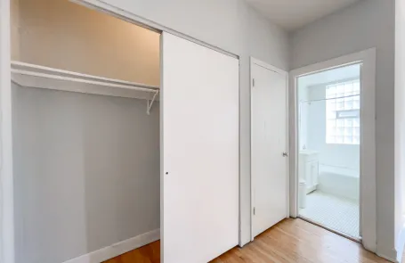 1 Bedroom Lakeview Apartment