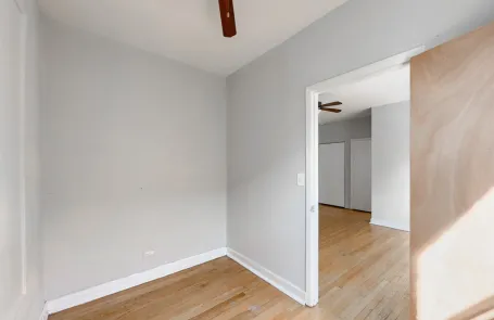 1 Bedroom Lakeview Apartment