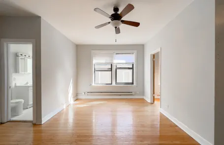 1 Bedroom Lakeview Apartment