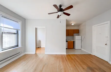 1 Bedroom Lakeview Apartment