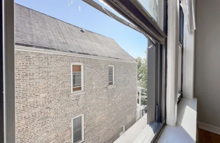 1 Bedroom Lakeview Apartment