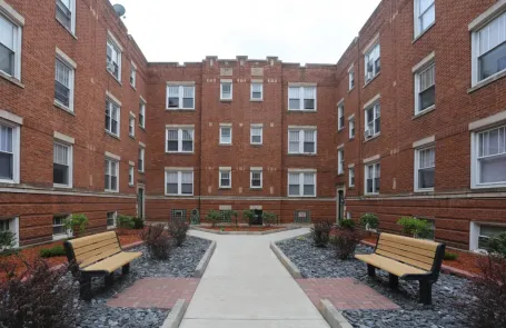 1 Bedroom Lakeview Apartment