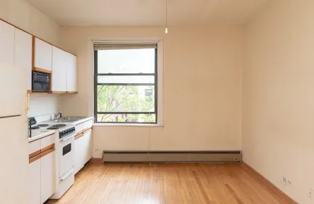 1 Bedroom Lakeview Apartment