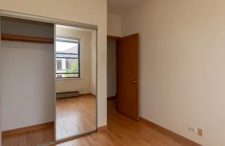 1 Bedroom Lakeview Apartment