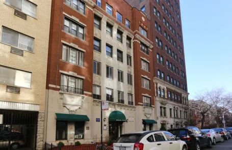 1 Bedroom Lakeview Apartment