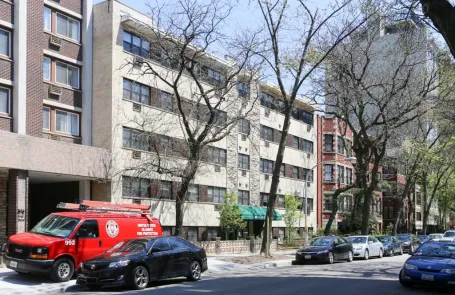1 Bedroom Lakeview Apartment