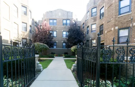 1 Bedroom Lakeview Apartment