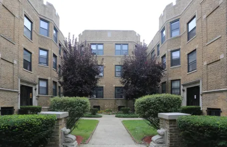3 Bedroom Lakeview Apartment