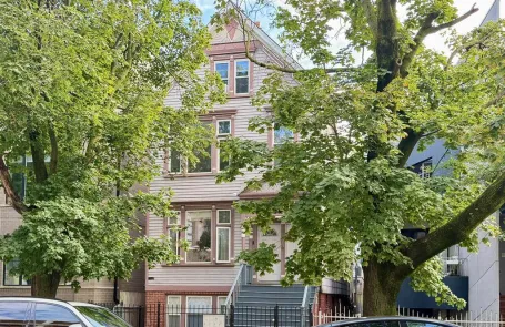 3 Bedroom Lakeview Apartment