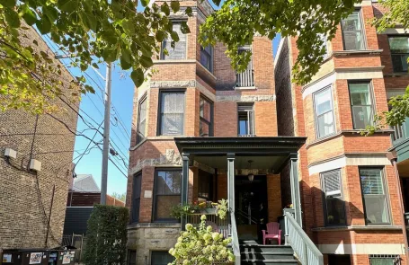 1 Bedroom Lakeview Apartment