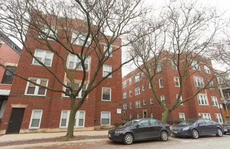2 Bedroom Lakeview Apartment