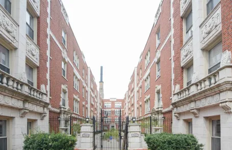 1 Bedroom Lakeview Apartment