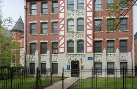 Studio Logan Square Apartment