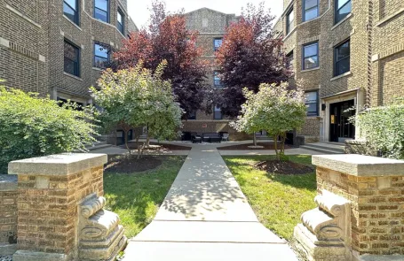 2 Bedroom Lakeview Apartment