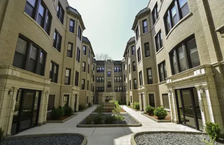 2 Bedroom Ravenswood Apartment