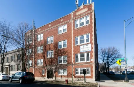 2 Bedroom Andersonville Apartment