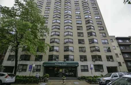 1 Bedroom Lakeview Apartment