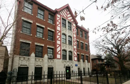 Studio Logan Square Apartment