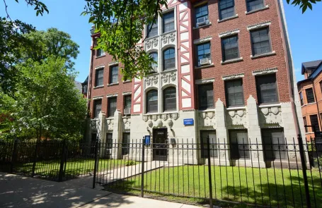 Studio Logan Square Apartment
